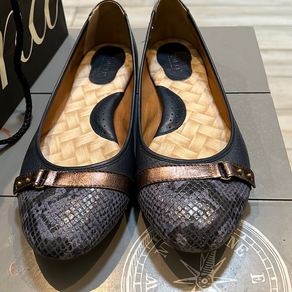 BORN blue comfort flats. Size 9.5